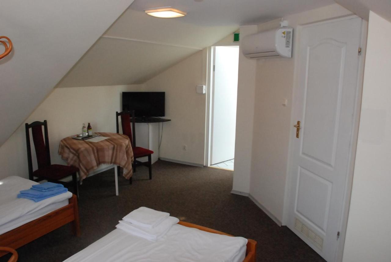 Hotelik Manhatan Radzyn Podlaski Bagian luar foto