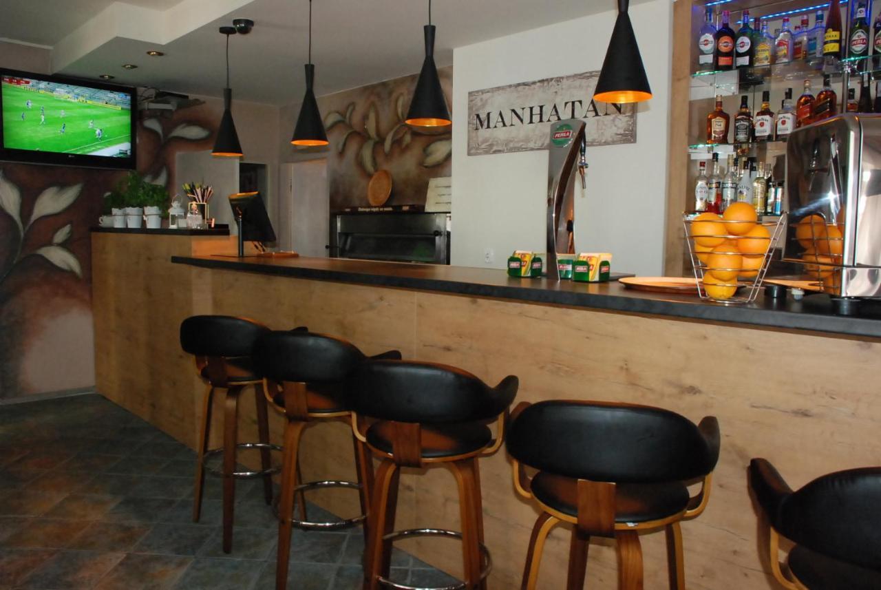 Hotelik Manhatan Radzyn Podlaski Bagian luar foto